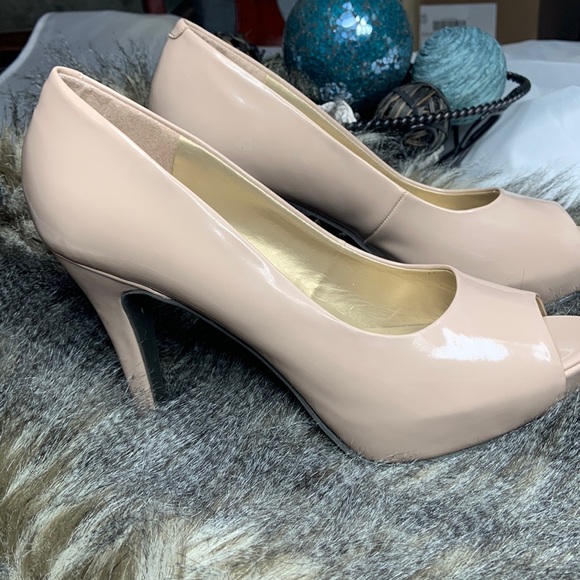 9&CO. Beige Stilettos 👠 Heels Peep Toe Shoe Size 10 - Picture 1 of 5